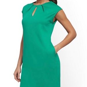 NY & Company Small Petite Keyhole Shift Dress